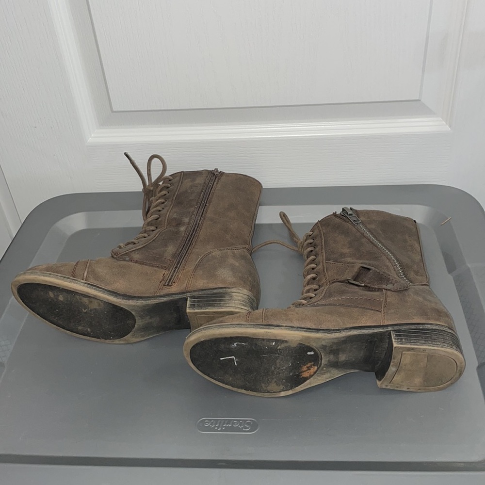 Boots - Picture 5 of 7